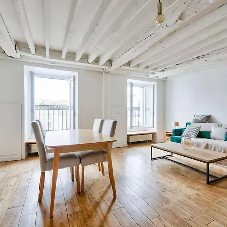 Apartment Superb T2 Haussmanien Avec Balcon A 10min Des Galeries Lafayette Paris