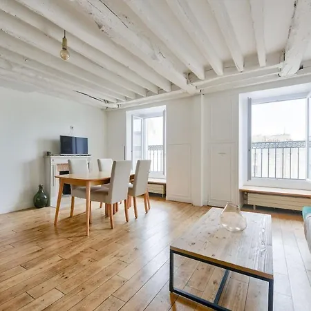 Superb T2 Haussmanien Avec Balcon A 10min Des Galeries Lafayette * Paris