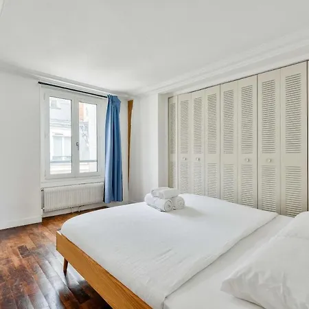 Superb T2 Haussmanien Avec Balcon A 10min Des Galeries Lafayette Apartment Paris