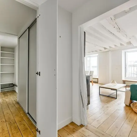 Superb T2 Haussmanien Avec Balcon A 10min Des Galeries Lafayette * Paris