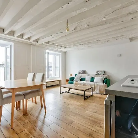 Apartment Superb T2 Haussmanien Avec Balcon A 10min Des Galeries Lafayette *
